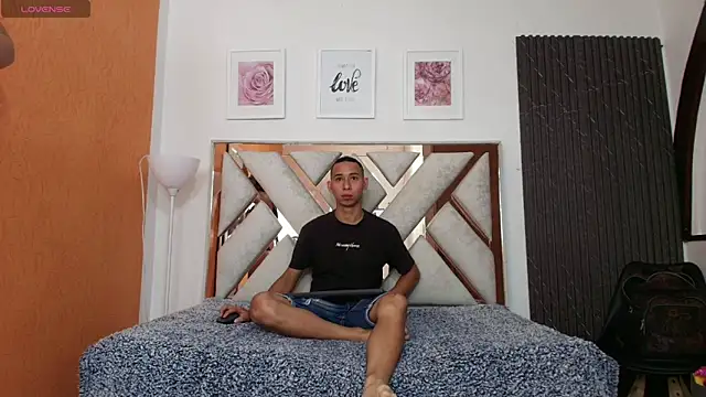 Antonella And Thiago online show from 11/14/25, 12:26