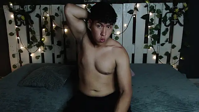 Snapshot of Matias_Sky chatting on 11/12/25, 01:17 Matias Sky online show from 11/12/25, 01:17