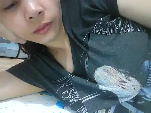 Snapshot of hotsexytits4U chatting on 01/19/26, 01:04 hotsexytits4U online show from 01/19/26, 01:04