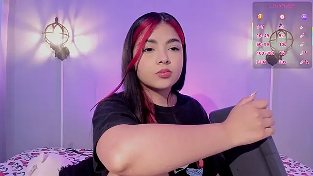 Snapshot of Stephany-roses- chatting on 03/07/26, 11:24 Stephany-roses- online show from 03/07/26, 11:24