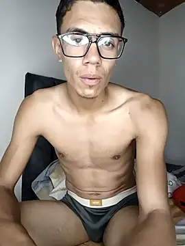 Snapshot of yesua28 chatting on 11/11/25, 04:56 yesua28 online show from 11/11/25, 04:56