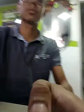 Snapshot of yesua28 chatting on 12/17/25, 07:09 yesua28 online show from 12/17/25, 07:09