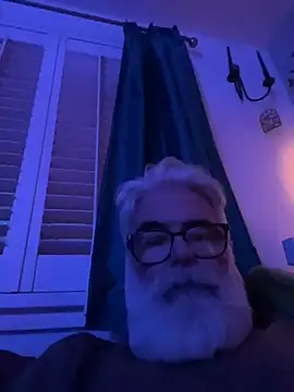 Snapshot of LeatherSdaddy chatting on 12/19/25, 04:47 LeatherSdaddy online show from 12/19/25, 04:47