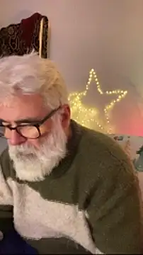 Snapshot of LeatherSdaddy chatting on 12/21/25, 04:14 LeatherSdaddy online show from 12/21/25, 04:14