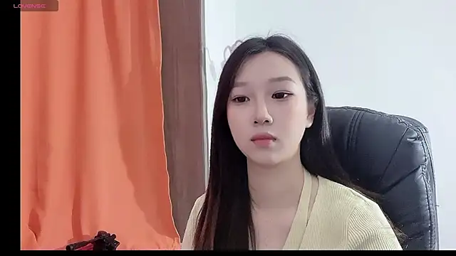 Snapshot of Minnie-baby chatting on 11/13/25, 07:29 Minnie-baby online show from 11/13/25, 07:29