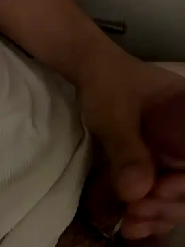 Snapshot of Saric13 chatting on 11/19/25, 06:13 Saric13 online show from 11/19/25, 06:13