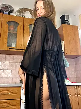 Snapshot of yourladyMary chatting on 11/25/25, 02:22 yourladyMary online show from 11/25/25, 02:22