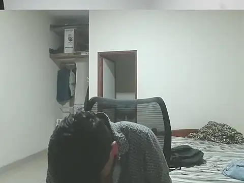 Snapshot of romdem chatting on 11/13/25, 11:58 romdem online show from 11/13/25, 11:58