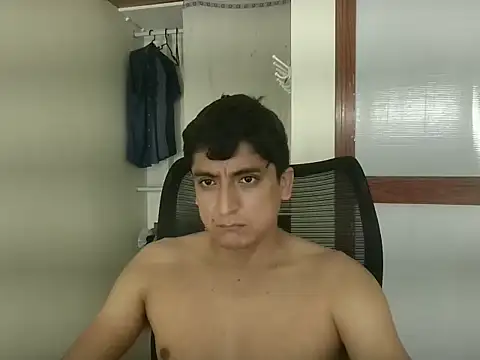 Snapshot of romdem chatting on 11/26/25, 07:20 romdem online show from 11/26/25, 07:20