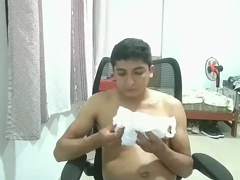 Snapshot of romdem chatting on 03/05/26, 03:57 romdem online show from 03/05/26, 03:57