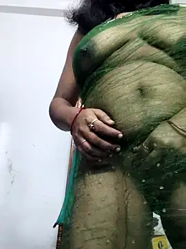 Snapshot of Hot-ruma chatting on 11/18/25, 02:17 Hot-ruma online show from 11/18/25, 02:17