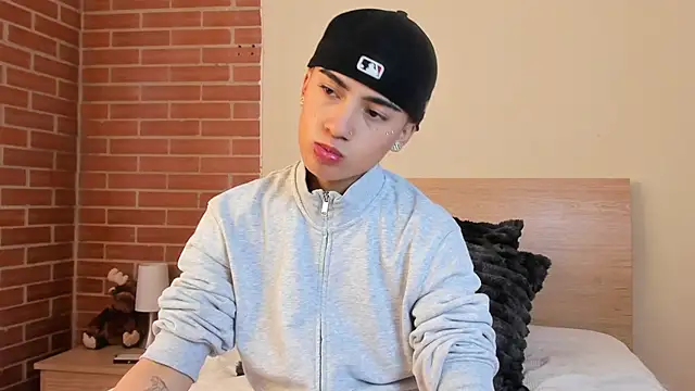 Snapshot of ThiagoDV chatting on 07/19/26, 04:22 ThiagoDV online show from 07/19/26, 04:22