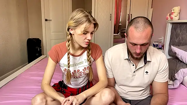 Snapshot of Daisy_Couple chatting on 12/14/25, 09:14 Daisy Couple online show from 12/14/25, 09:14