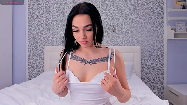 Snapshot of StaticHaven chatting on 11/14/25, 06:34 StaticHaven online show from 11/14/25, 06:34