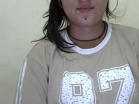 Snapshot of Anika_Singh chatting on 06/14/26, 06:32 Anika Singh online show from 06/14/26, 06:32