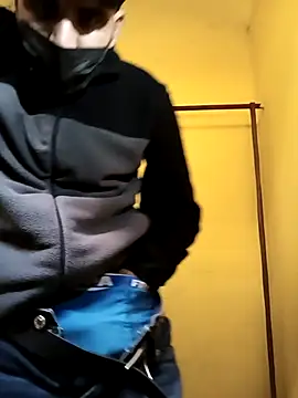 Snapshot of hotyyyyjonny chatting on 12/14/25, 09:14 hotyyyyjonny online show from 12/14/25, 09:14