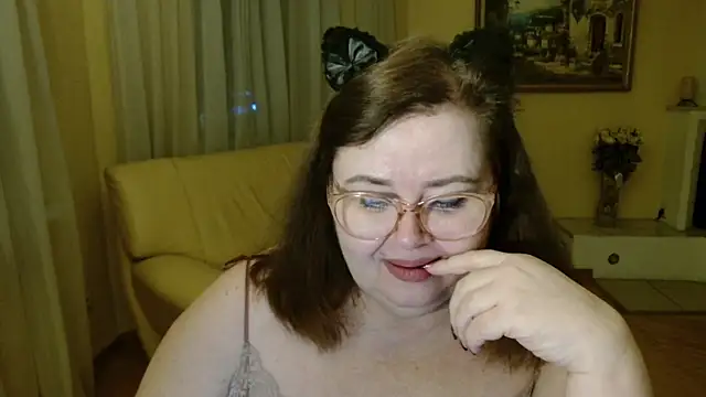 Snapshot of Natali-Gucci chatting on 12/14/25, 07:51 Natali-Gucci online show from 12/14/25, 07:51