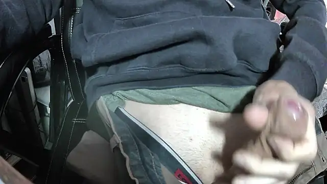 Snapshot of Chrisatmiami chatting on 11/17/25, 08:20 Chrisatmiami online show from 11/17/25, 08:20