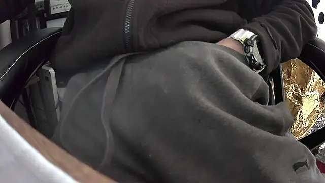 Snapshot of Chrisatmiami chatting on 11/18/25, 02:43 Chrisatmiami online show from 11/18/25, 02:43