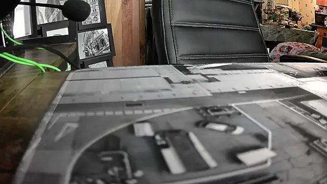 Snapshot of Chrisatmiami chatting on 11/20/25, 05:23 Chrisatmiami online show from 11/20/25, 05:23