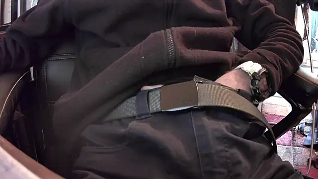 Snapshot of Chrisatmiami chatting on 11/21/25, 01:43 Chrisatmiami online show from 11/21/25, 01:43