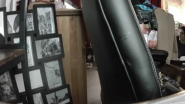 Snapshot of Chrisatmiami chatting on 11/23/25, 02:17 Chrisatmiami online show from 11/23/25, 02:17