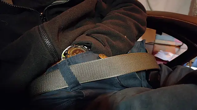 Snapshot of Chrisatmiami chatting on 12/02/25, 02:23 Chrisatmiami online show from 12/02/25, 02:23