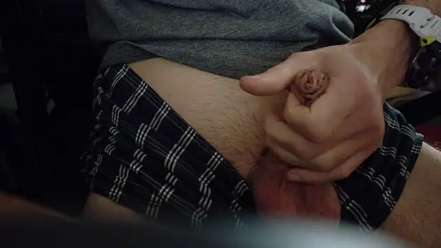 Snapshot of Chrisatmiami chatting on 01/17/26, 01:38 Chrisatmiami online show from 01/17/26, 01:38