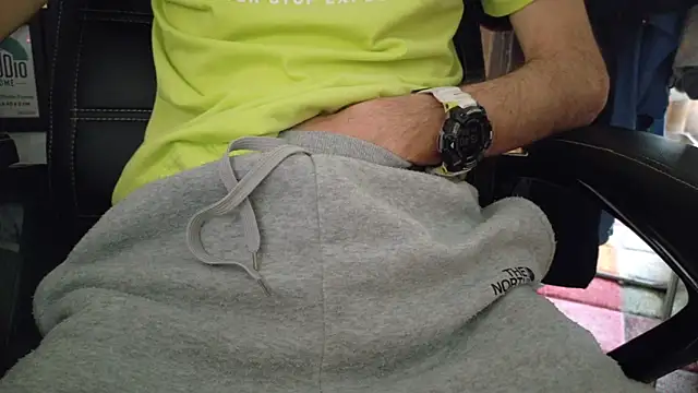 Snapshot of Chrisatmiami chatting on 03/06/26, 03:41 Chrisatmiami online show from 03/06/26, 03:41