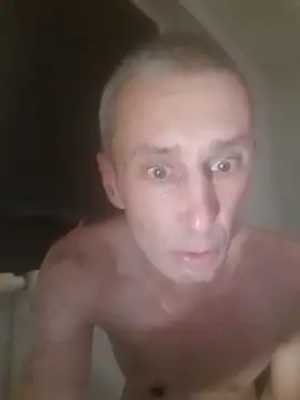 Snapshot of MaikBuoy chatting on 12/17/25, 01:55 MaikBuoy online show from 12/17/25, 01:55