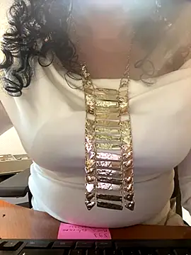 Snapshot of Deessenympho chatting on 12/15/25, 01:59 Deessenympho online show from 12/15/25, 01:59