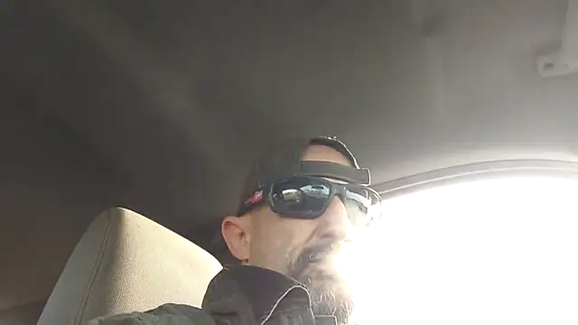 Snapshot of VendedLunching chatting on 02/05/26, 02:33 VendedLunching online show from 02/05/26, 02:33