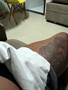 Snapshot of Zepouvinho chatting on 03/17/26, 01:32 Zepouvinho online show from 03/17/26, 01:32