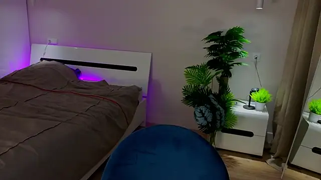 Snapshot of LilyPoetry_ chatting on 11/26/25, 11:55 LilyPoetry online show from 11/26/25, 11:55