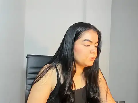 Snapshot of AmandaWood4 chatting on 11/14/25, 03:33 AmandaWood4 online show from 11/14/25, 03:33