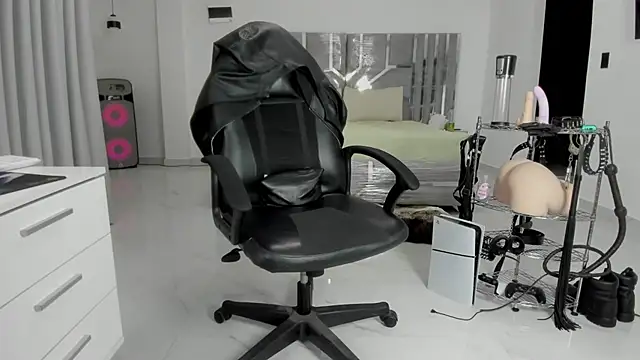 master leather online show from 05/21/26, 10:22