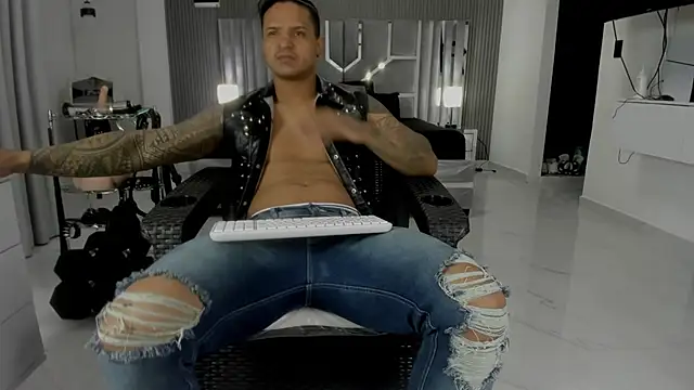 master leather online show from 06/25/26, 02:11