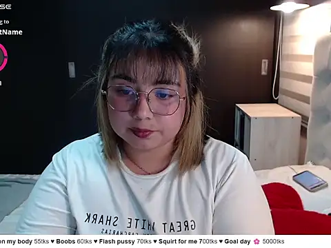 YiniBelle online show from 03/12/26, 03:45