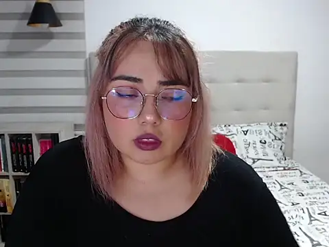 YiniBelle online show from 04/08/26, 02:55