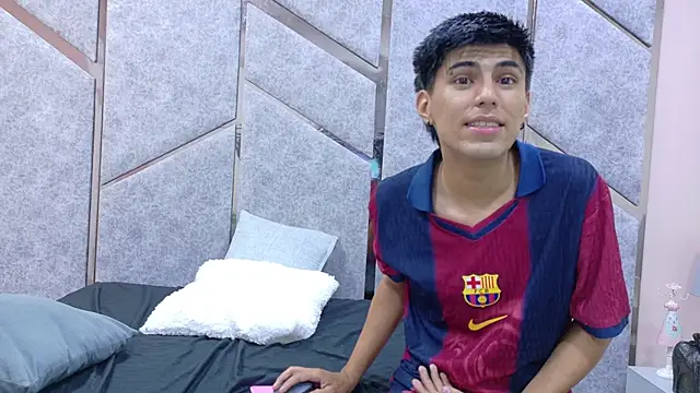 Snapshot of Lily_y_Finn chatting on 11/25/25, 03:28 Lily y Finn online show from 11/25/25, 03:28