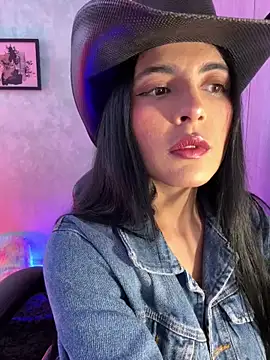 Snapshot of Cristal_Cerati_ chatting on 11/14/25, 05:33 Cristal Cerati online show from 11/14/25, 05:33