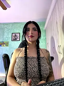 Snapshot of Cristal_Cerati_ chatting on 12/04/25, 10:40 Cristal Cerati online show from 12/04/25, 10:40