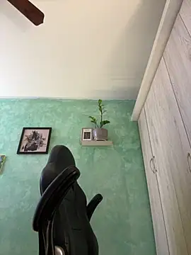 Snapshot of Cristal_Cerati_ chatting on 12/05/25, 02:03 Cristal Cerati online show from 12/05/25, 02:03