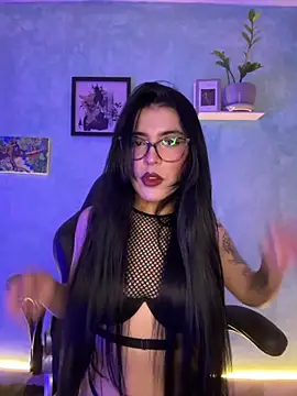 Snapshot of Cristal_Cerati_ chatting on 12/19/25, 07:21 Cristal Cerati online show from 12/19/25, 07:21