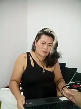 Snapshot of angi_daw chatting on 12/21/25, 03:24 angi daw online show from 12/21/25, 03:24