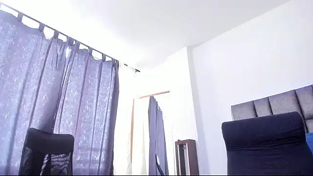 Snapshot of sarahhernandez chatting on 05/21/26, 02:02 sarahhernandez online show from 05/21/26, 02:02