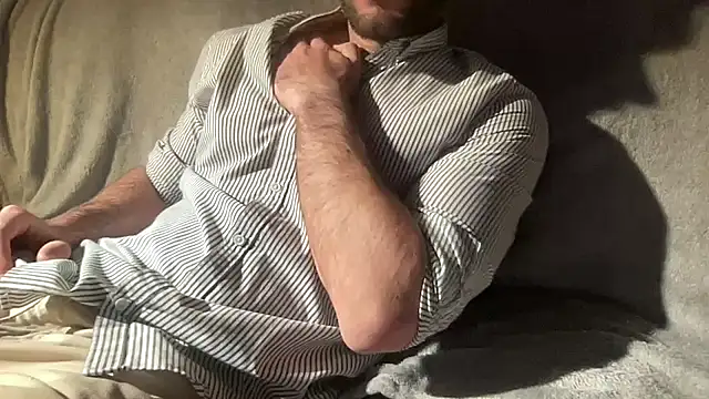 Snapshot of Pmendes98 chatting on 11/17/25, 06:57 Pmendes98 online show from 11/17/25, 06:57