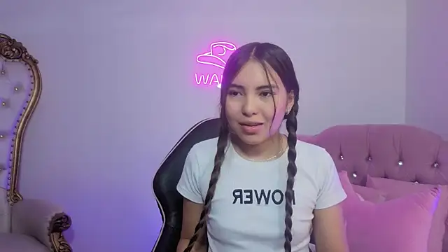 ISABELA TAY online show from 05/15/26, 12:01