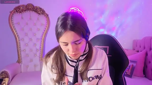 ISABELA TAY online show from 06/19/26, 11:58