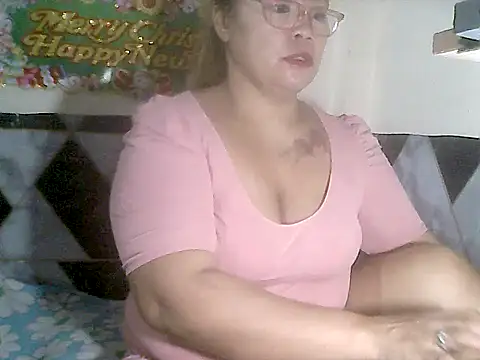 Snapshot of loriepinay46 chatting on 11/16/25, 12:55 loriepinay46 online show from 11/16/25, 12:55